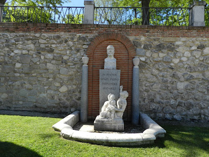 Monumento al Doctor Ángel Pulido Fernández