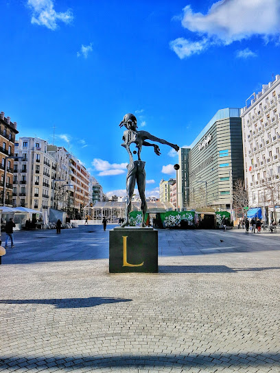 Plaza de Salvador Dalí