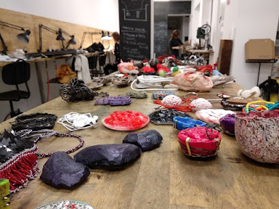 LALABEYOU Escuela y galería de joyería contemporánea